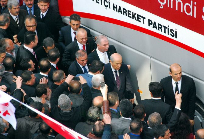 MHP LİDERi DEVLET BAHÇELİ AKHİSARLILAR İLE BULUŞTU